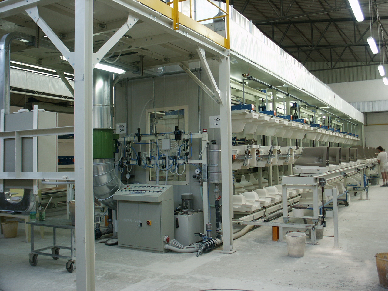 оборудование для керамического производства. станок формовочный для фарфора. санитарно-технические керамические изделия. оборудование для технической керамики. туннельная печь для спекания керамики.